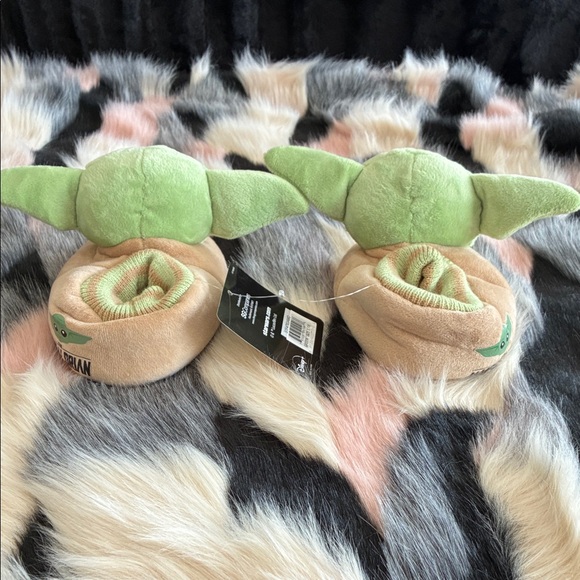 Kids Star Wars Mandalorian Baby Yoda Slippers - Picture 6 of 8